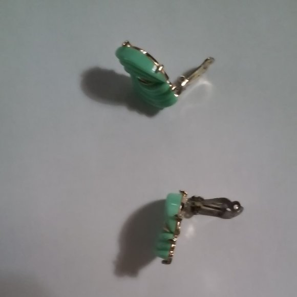 Vintage Clip On Earrings Light Green 1 1/4" Long 3/4" Wide - Picture 4 of 4